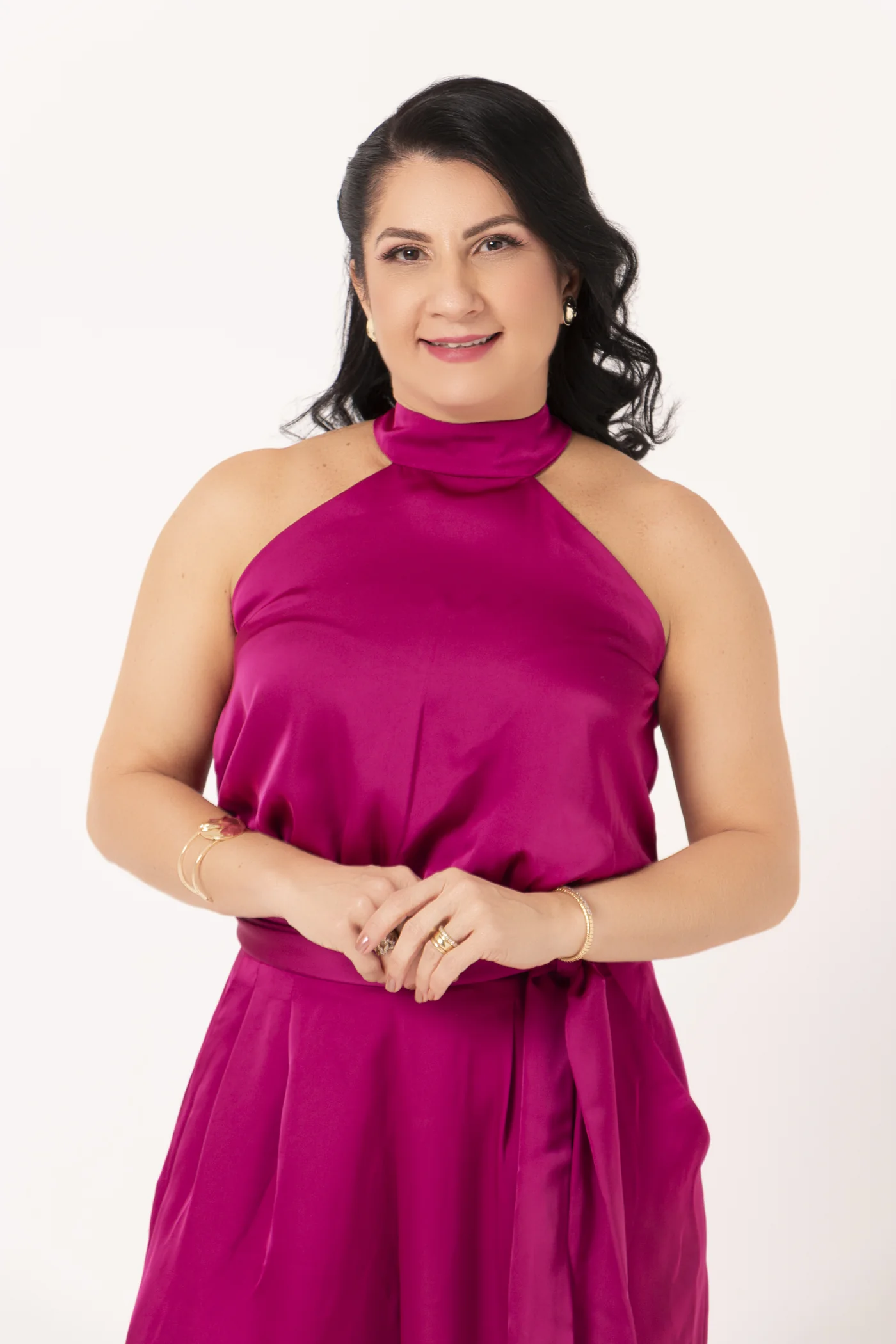 Dra. Denise Menezes em retrato profissional